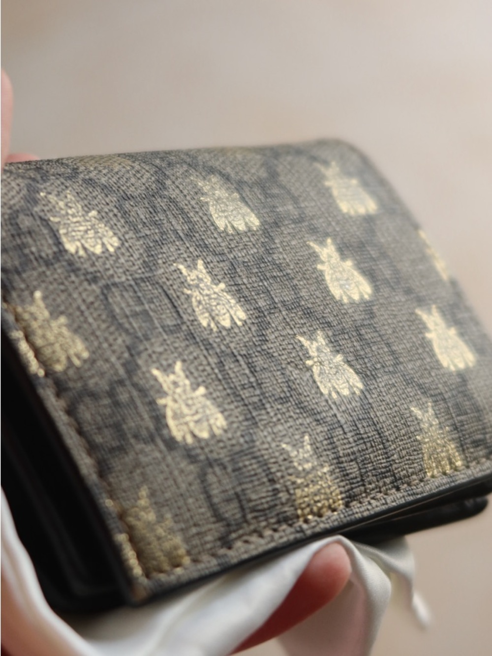 Gucci Animalier Bee GG Monogram Wallet - Picture 15 of 16